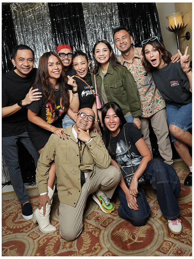 8 Potret Artis di Ultah Suami Ayu Dewi, Tampil Stylish Bertema 'Music Fest'
