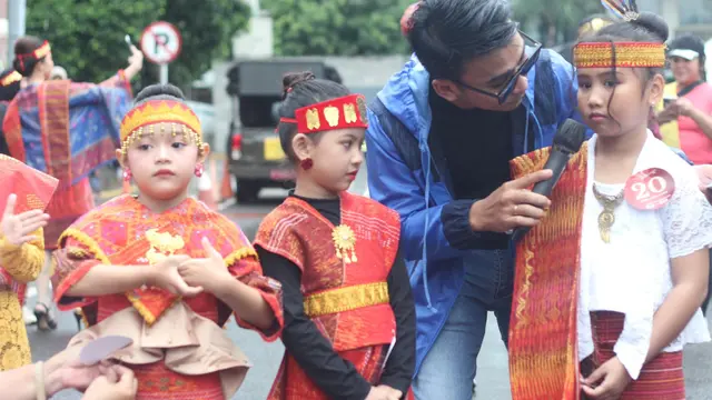 Konsep Unik Budaya Batak dengan Keindahan Busana dan Manortor - ShowBiz ...