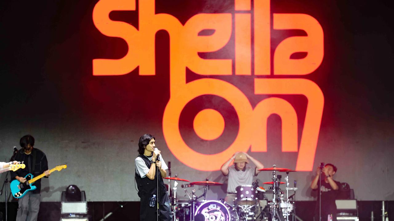 FOTO: Sheila On 7 Satukan Ribuan Penonton dalam Euforia KLBB Festival 2026