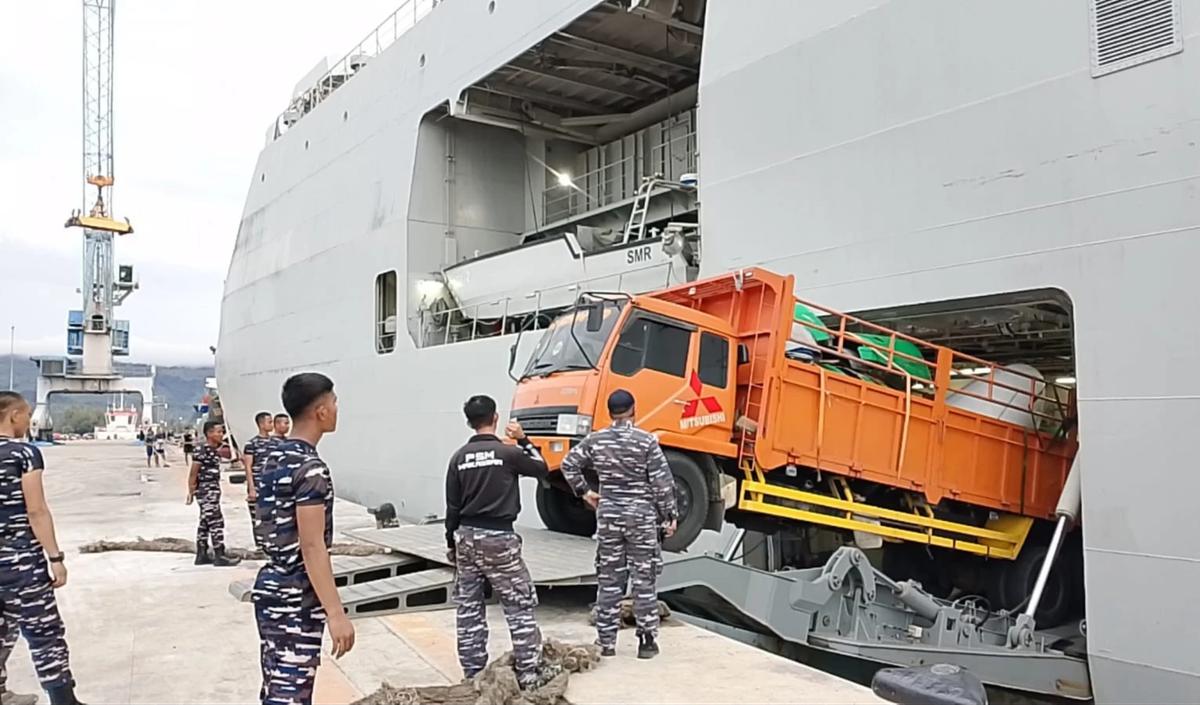 FOTO: TNI AL Terus Menyalurkan Bantuan Kemanusiaan ke Aceh