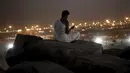 Peziarah Muslim berdoa di Jabal Rahmah dekat tepi Arafah saat ibadah haji, Arab Saudi (22/9/2015). Jabal Rahmah diyakini umat Muslim, sebagai tempat pertemuan antara Adam dan Hawa. (REUTERS / Ahmad Masood)