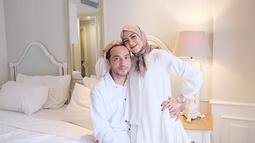Gary Iskak sempat menjadi sorotan saat menjalani perawatan karena levernya, Icha menjadi istri yang selalu menguatkan dirinya. Apalagi jauh sebelum itu, rumah tangga keduanya kerap diterpa kabar miring. Baik itu hadirnya orang ketiga maupun hadirnya anak dari hubungan Gary bersama mantannya. (Liputan6.com/IG/@richaiskak)