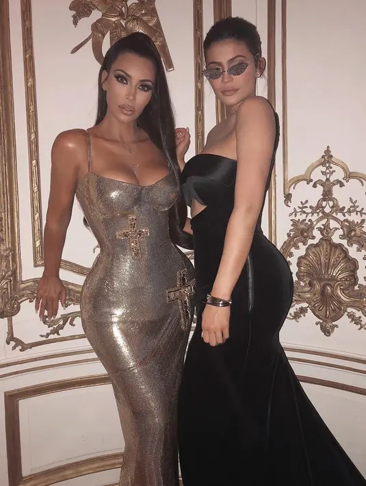 Sepertinya miliki keturunan membuat keluarga Kardashian miliki waktu lebih banyak untuk saling berbagi, ya! (instagram/kimkardashian)