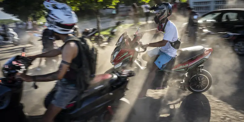 Sepeda Motor Listrik Membanjiri Havana di Tengah Kekurangan Solar
