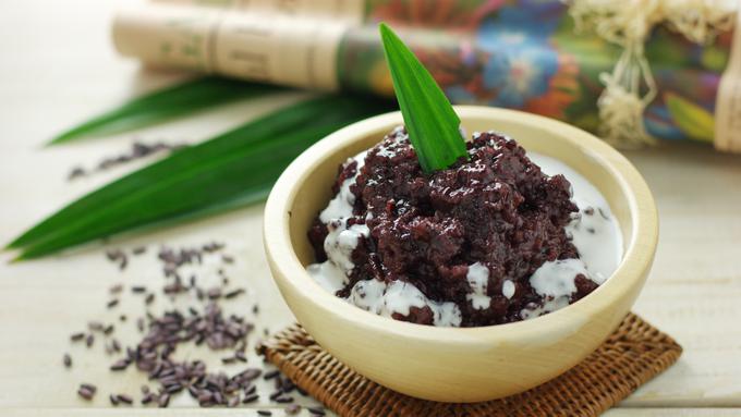 Cara Membuat Bubur Ketan Hitam yang Teksturnya Lembut 