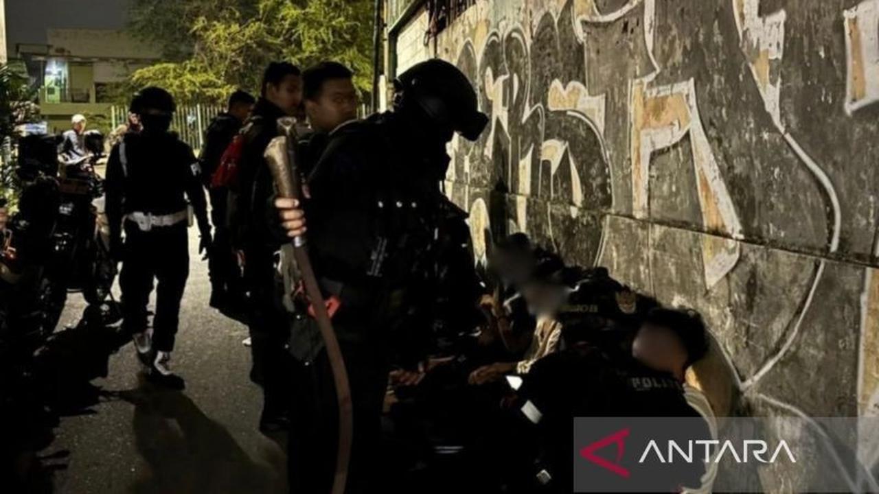 Penangkapan Tawuran Jakarta Timur: Delapan Pemuda Diamankan di Ciracas