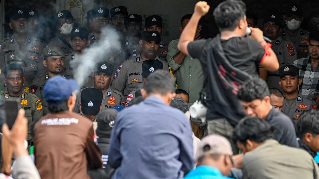 FOTO: Mahasiswa Gelar Demo Tuntut Bencana Aceh Ditetapkan Bencana Nasional