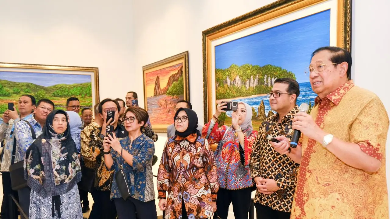 Kemen Ekraf menyambangi Cikeas Art Gallery milik Presiden ke-6 RI, Susilo Bambang Yudhoyono (SBY) di Puri Cikeas, Kabupaten Bogor, Jawa Barat Rabu 14 Mei 2025.
