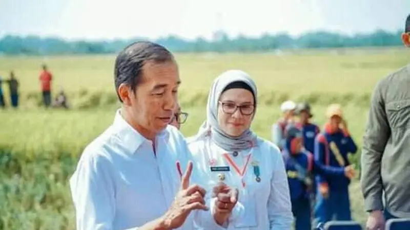 Bupati Indramayu Nina Agustina dan Presiden Jokowi (Istimewa)