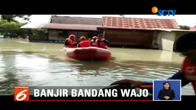 Tim Basarnas terus memantau kondisi warga Wajo, baik yang masih bertahan di rumah mereka yang terendam banjir maupun yang berada di pengungsian.