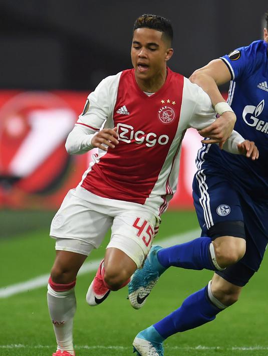 4. Justin Kluivert - Pemain muda yang mulai menarik perhatian dunia. Memulai debut bersama Ajax di usia 17, anak Patrick Kluivert ini telah bermain bersama De Godenzonen sebanyak 50 kali di semua kompetisi. (AFP/Patrick Stollarz)