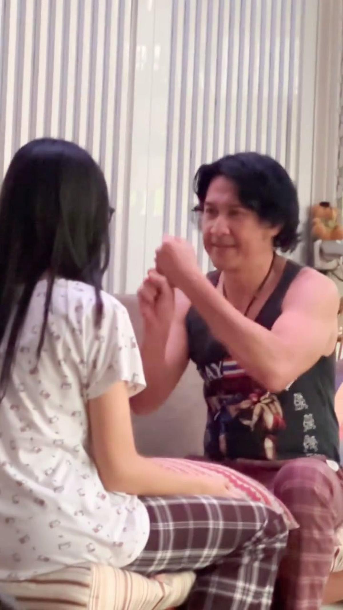 Momen Kebersamaan Agus Kuncoro dan Anak yang Bikin Iri, Tunjukkan Trik Sulap hingga Begini Reaksi sang Putri