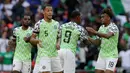 Pemain Nigeria merayakan gol mereka ke gawang Inggris dalam laga uji coba Piala Dunia 2018 di Stadion Wembley, London, Inggris, Sabtu (2/6). Inggris berhasil menekuk Nigeria dengan skor 2-1.  (AP Photo/Matt Dunham)