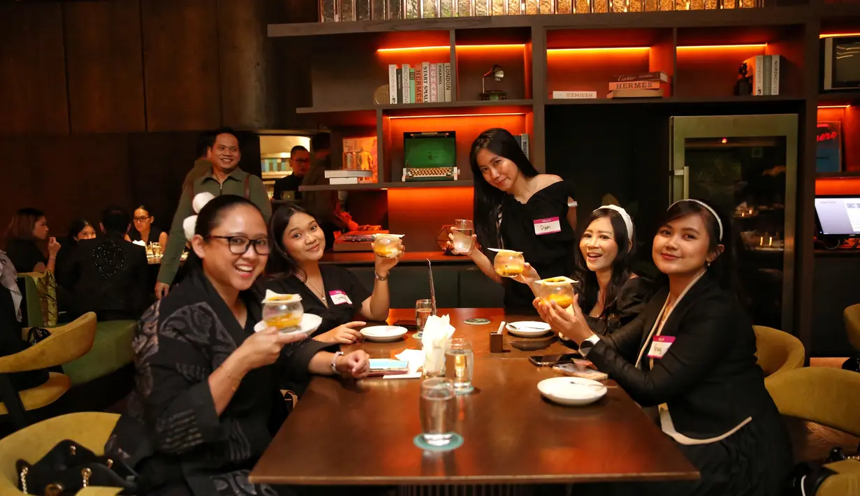 Hidangan yang lezat menjadi pelengkap di acara Welcoming Dinner FimelaXclusive Batch 1 kali ini. Hidangan yang disajikan BOCA benar-benar memanjakan lidah FimelaXclusive Batch 1. Copyright Fimela/Adrian Putra