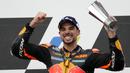 Pembalap Portugal dari tim Red Bull KTM, Miguel Oliveira berhasil menjadi yang tercepat di kelas MotoGP dalam gelaran perdana Pertamina Grand Prix of Indonesia di Pertamina Mandalika International Street Circuit, Lombok, NTB, Minggu (20/3/2022). (AP/Achmad Ibrahim)
