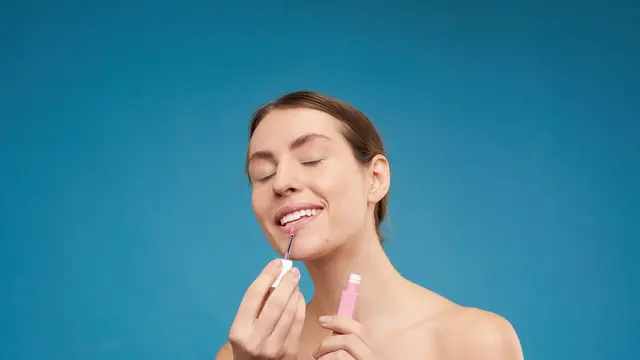 3. Lipstik yang Tahan Lama