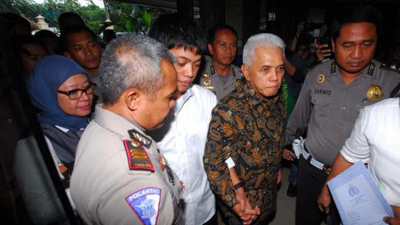 Hatta Rajasa antarkan Rasyid ke Ditlantas Polda Metro Jaya