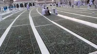 Petugas Kebersihan Masjidil Haram © Al Arabiya