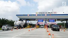 Suasana gerbang tol Binjai yang masih dalam proyek pembangunan Jalan Tol Medan - Binjai seksi I di Deli Serdang, Sumatera Utara, Rabu (6/3). Jalan Tol tersebut akan beroperasi pada akhir Tahun 2019. (Liputan6.com/HO/Eko)