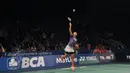 Pebulu Tangkis ganda putri, Greysia Polii mengembalikan kok ke pebulu tangkis Eva LEE dan Paula Lynn Obanana di BCA Indonesia Open 2015 di Jakarta, Rabu (3/6/2015). Nitya Krishinda M dan Greysia Polii  menang 21-13 21-10. (Liputan6.com/Herman Zakharia)