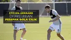 Video aksi gelandang Los Angeles Galaxy, Steven Gerrard dan striker Robbie Keane menghadapi 25 pesepak bola cilik.