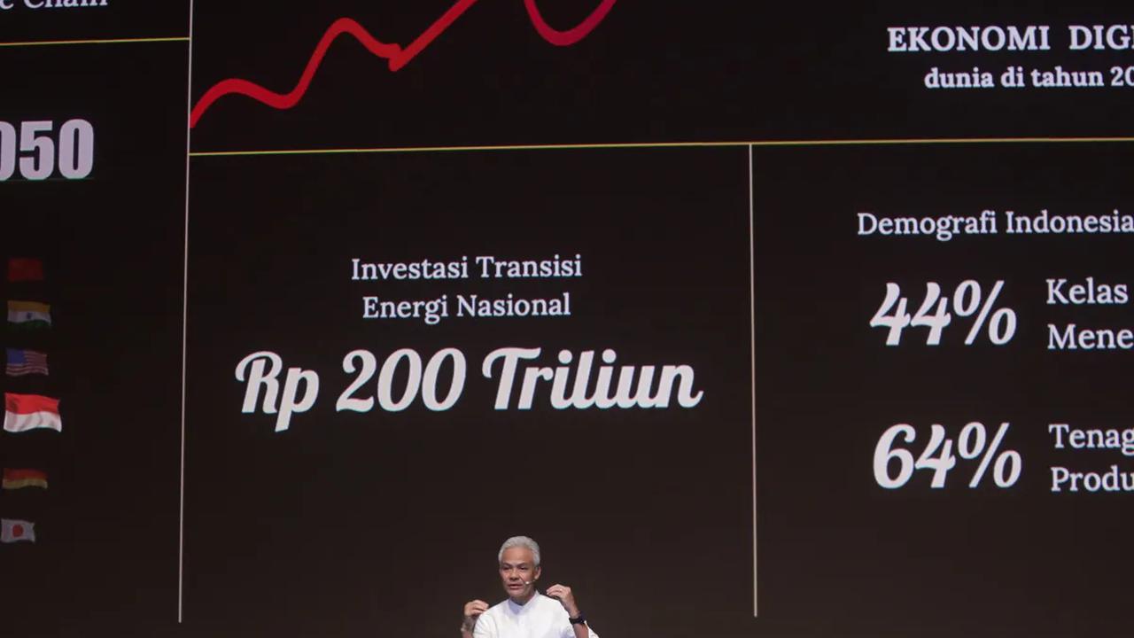 "Ya saya dengan teman-teman gubernur, semuanya dekat," kata Ganjar ditemui di Djakarta Theater, Jakarta, Minggu (17/9).