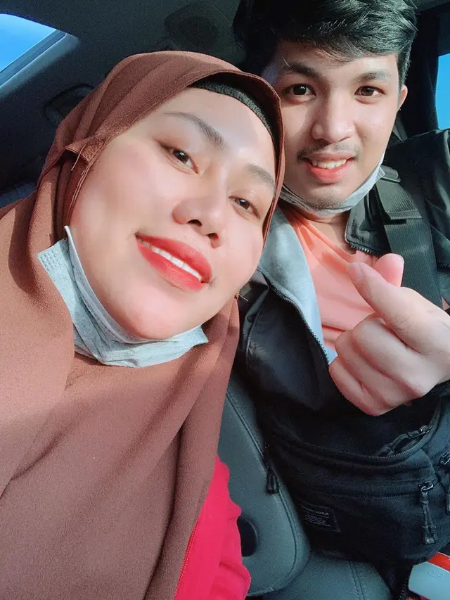 6 Potret Evi Masamba Berhijab, Cantik dan Bikin Pangling