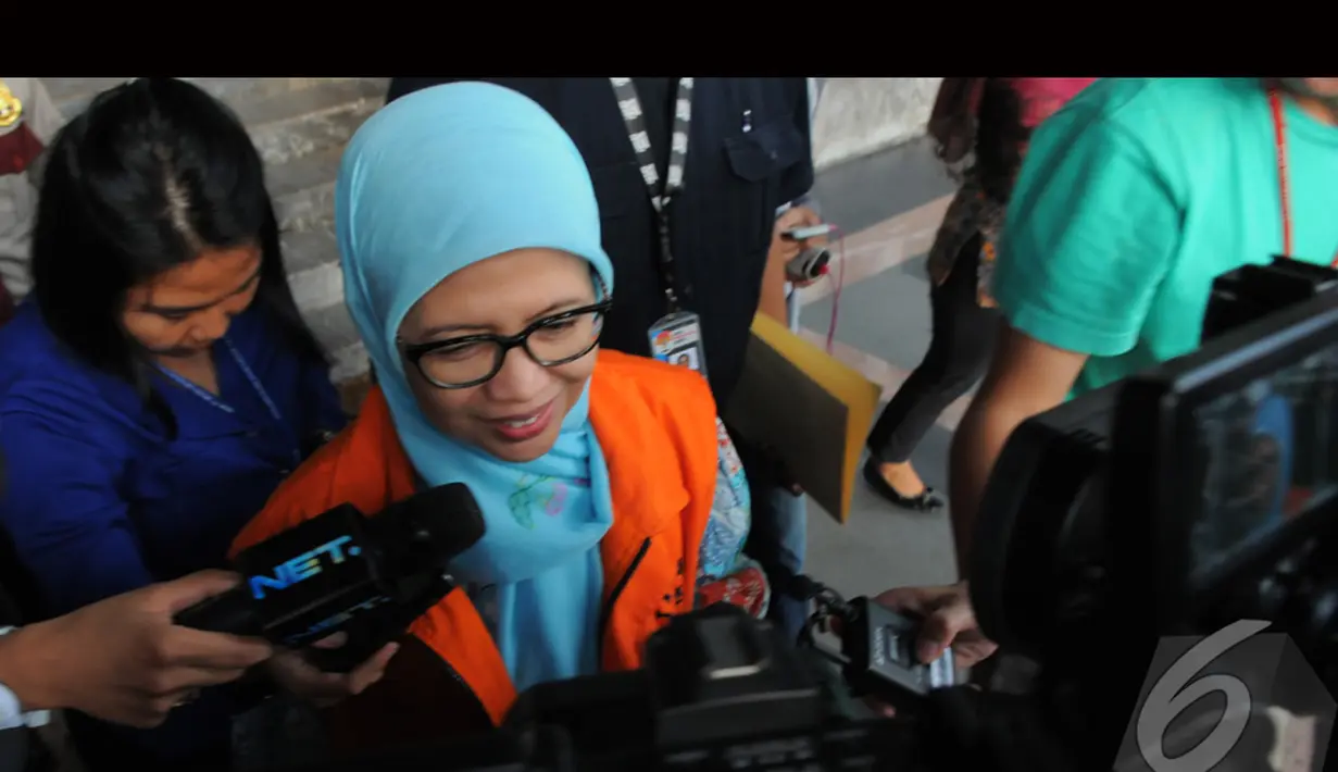 Chairun Nisa tak banyak berkomentar usai ia diperiksa terkait kasus haji dengan tersangka SDA, Jakarta, Rabu (13/8/2014) (Liputan6.com/Faisal R Syam)