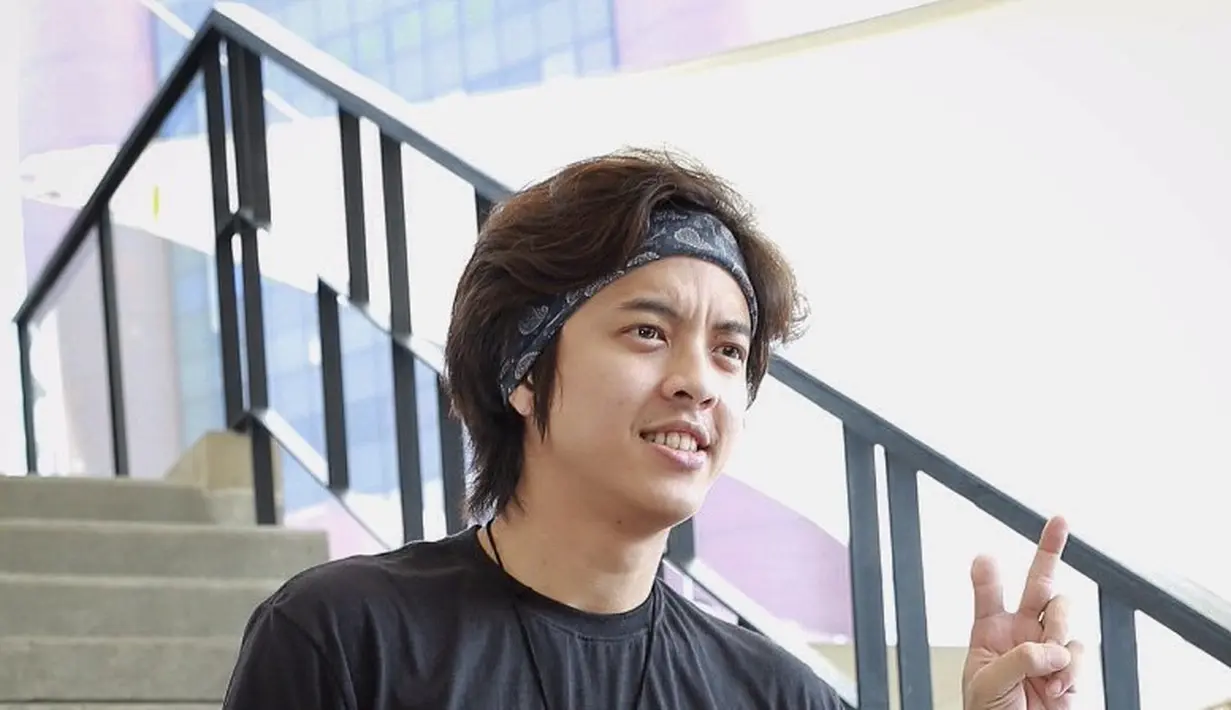 Dari situ, artis kelahiran Bandung 25 tahun silam itu mulai sedikit mengenal tanggung jawab menjadi kepala keluarga. Atau mendidik anak. Meski sampai sekarang ia belum memiliki rencana nikah. (Galih W. Satria/Bintang.com)