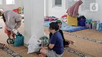 Untuk lokasi pengungsian diutamakan untuk warga lanjut usia dan keluarga dengan anak kecil. (Liputan6.com/Herman Zakharia)