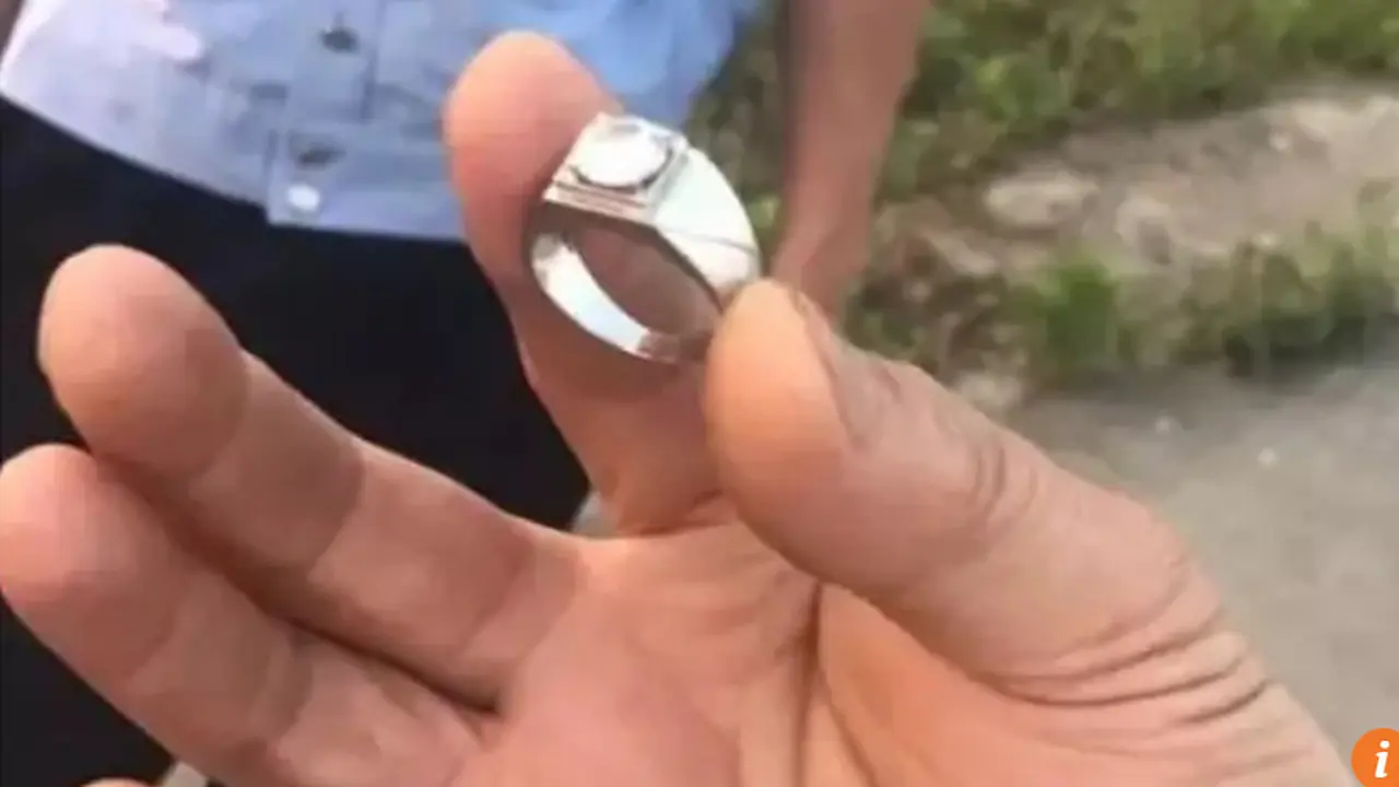 Cincin Berlian 500 Juta Masuk Toilet, Penumpang Pesawat Panik