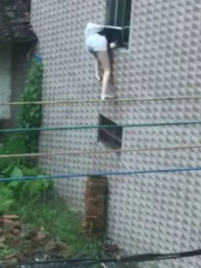 [Bintang] Jangan Sampai Lupa Taruh Kunci Kalau Nggak Mau Kayak Cewek Ini