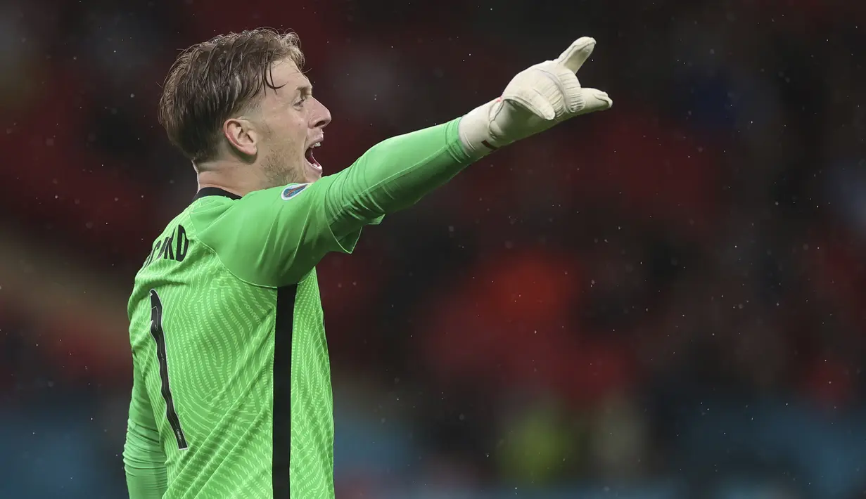 Jordan Pickford. Kiper Inggris milik Everton berusia 27 tahun ini sudah bermain di dua laga awal dengan catatan dua kali clean sheet. Harganya setara dengan Wojciech Szczesny yang mencapai 22 juta euro. (Foto: AP/Pool/Carl Recine)
