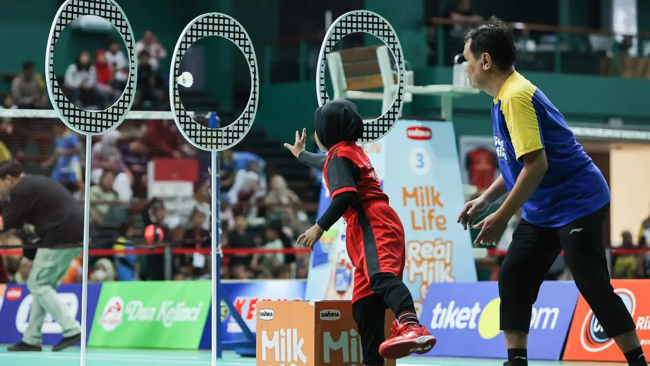 Festival Senengminton di GOR Djarum Jati Kudus diikuti ratusan siswa SD dan MI dengan 7 jenis perlombaan. (Liputan6.com/BODF)