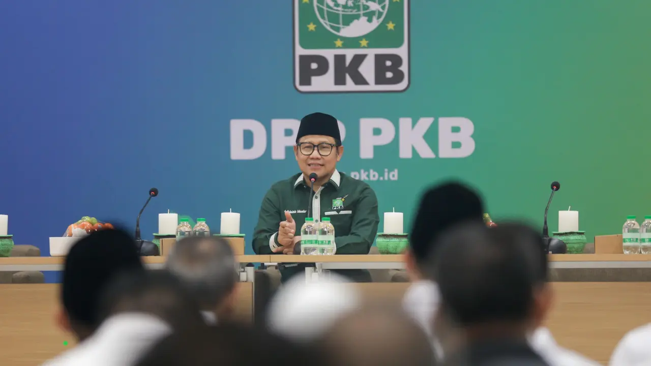 Ketua Umum Partai Kebangkitan Bangsa (PKB), Muhaimin Iskandar (Cak Imin) saat mengambil sumpah atau baiat terhadap para kadernya yang terpilih menjadi anggota legislatif tingkat DPR RI 2024.