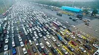 Rekor kemacetan jalan raya kali ini membuat macet yang lazim di Beijing seperti belum seberapa. (Sumber People's Daily)