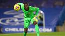 5. Edouard Mendy (Chelsea). Kiper asal Senegal berusia 28 tahun ini telah membuat 6 kali clean sheets dalam 12 penampilannya selama 1080 menit. (AFP/Clive Rose/Pool)
