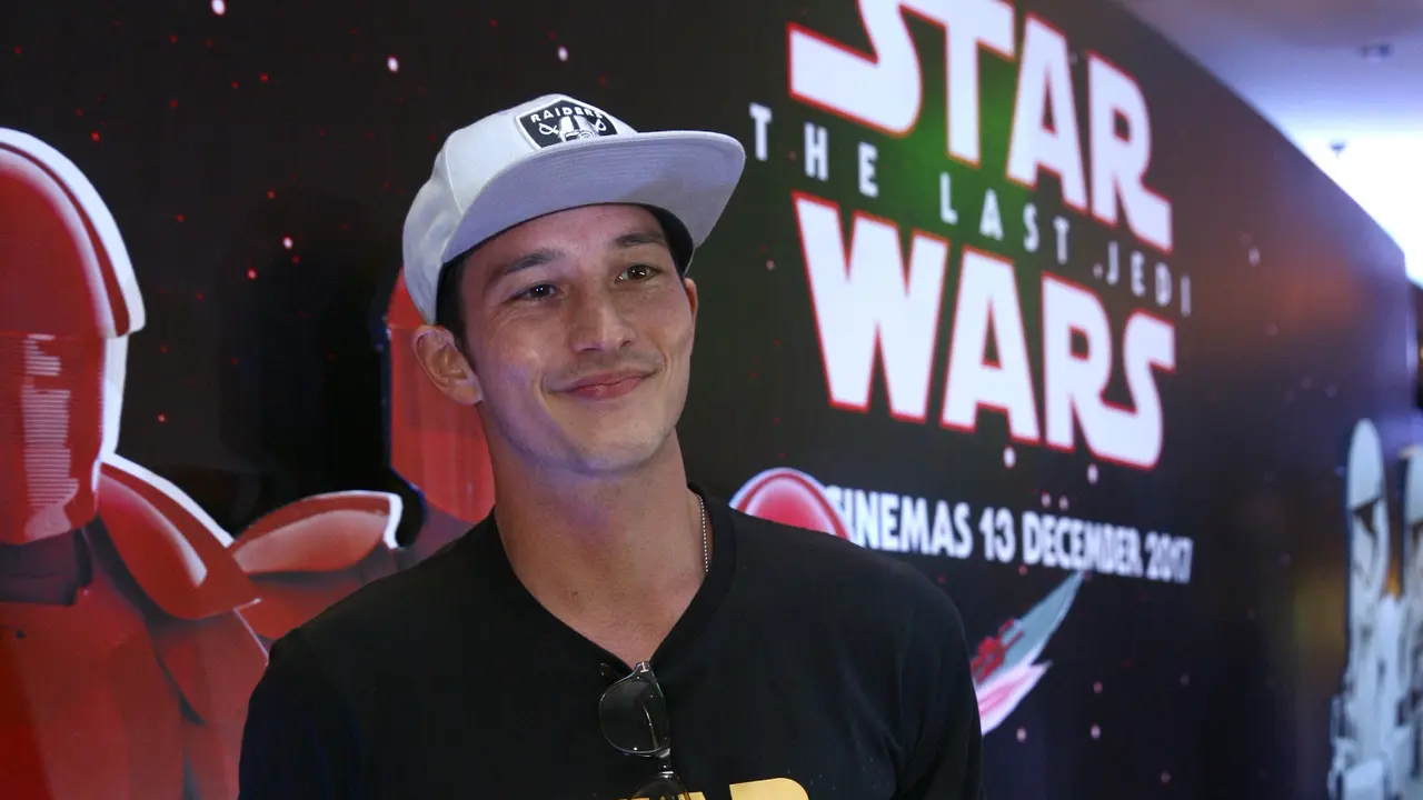 [Bintang] Mike Lewis