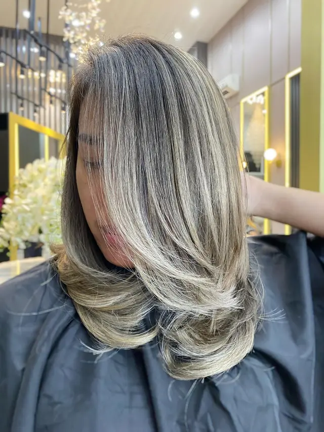 Pewarnaan Rambut Airtouch