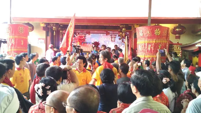 Pesta rakyat cap go meh street Festival 2016 di Bogor, dihadiri ribuan warga. 