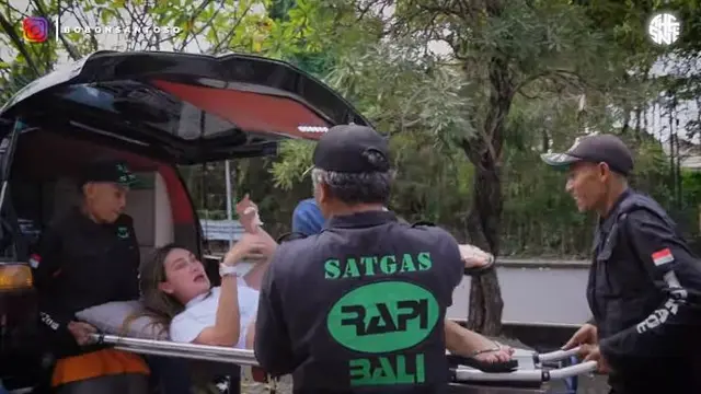 Luna Maya dilarikan ke rumah sakit karena kepedesan (YouTube/Bobon Santoso)