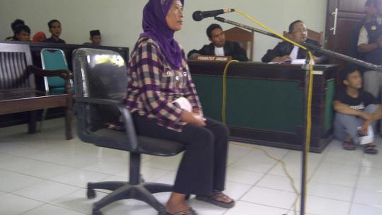 Ratusan warga bawa keranda mayat dan kambing ke PN Mungkid
