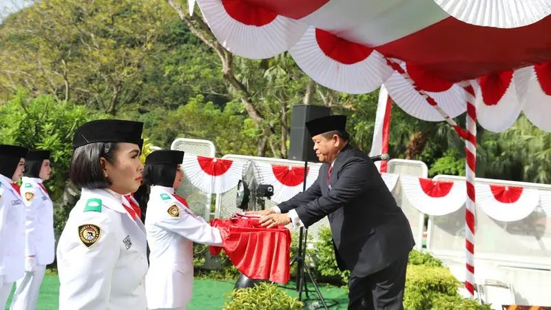 Meski demonstrasi tetap berlangsung, WNI Hong Kong tetap melaksanakan upacara bendera HUT Kemerdekaan RI ke-74 (KJRI Hong Kong)