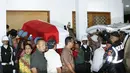 Jenazah BJ Habibie keluar dari RSPAD. (Bambang E Ros/Fimela.com)
