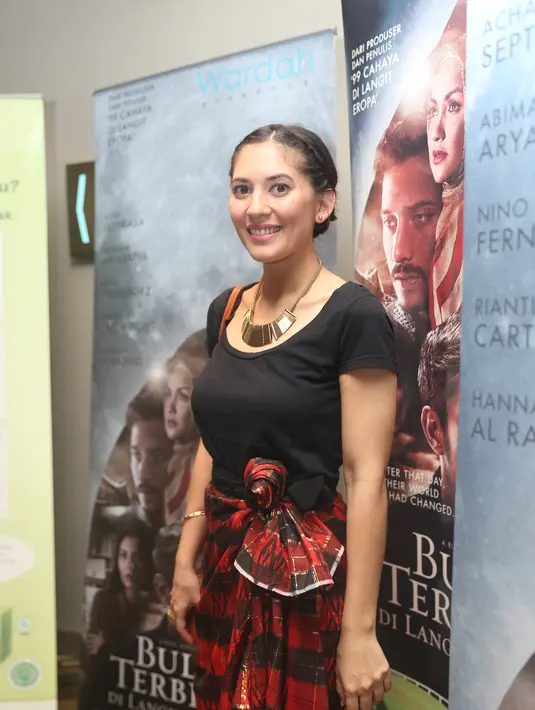 Hannah Al Rashid pun menilai film ‘Bulan Terbelah Di Langit Amerika’ sangat relevan dengan kondisi yang ada. Apalagi belakangan ini marak film religi yang lebih mengedepankan tema poligami. (Andy Masela/Bintang.com)