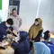 Dikepung Asap TPA Jatiwaringin, Warga Cek Kesehatan Dapat Obat dan Masker