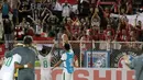 Stefano Lilipaly saat mengucapkan terima kasih kepada suporter usai laga melawan Singapura pada AFF Suzuki Cup 2016 di Rizal Memorial Stadium, (25/11/2016).  (Bola.com/Nicklas Hanoatubun)