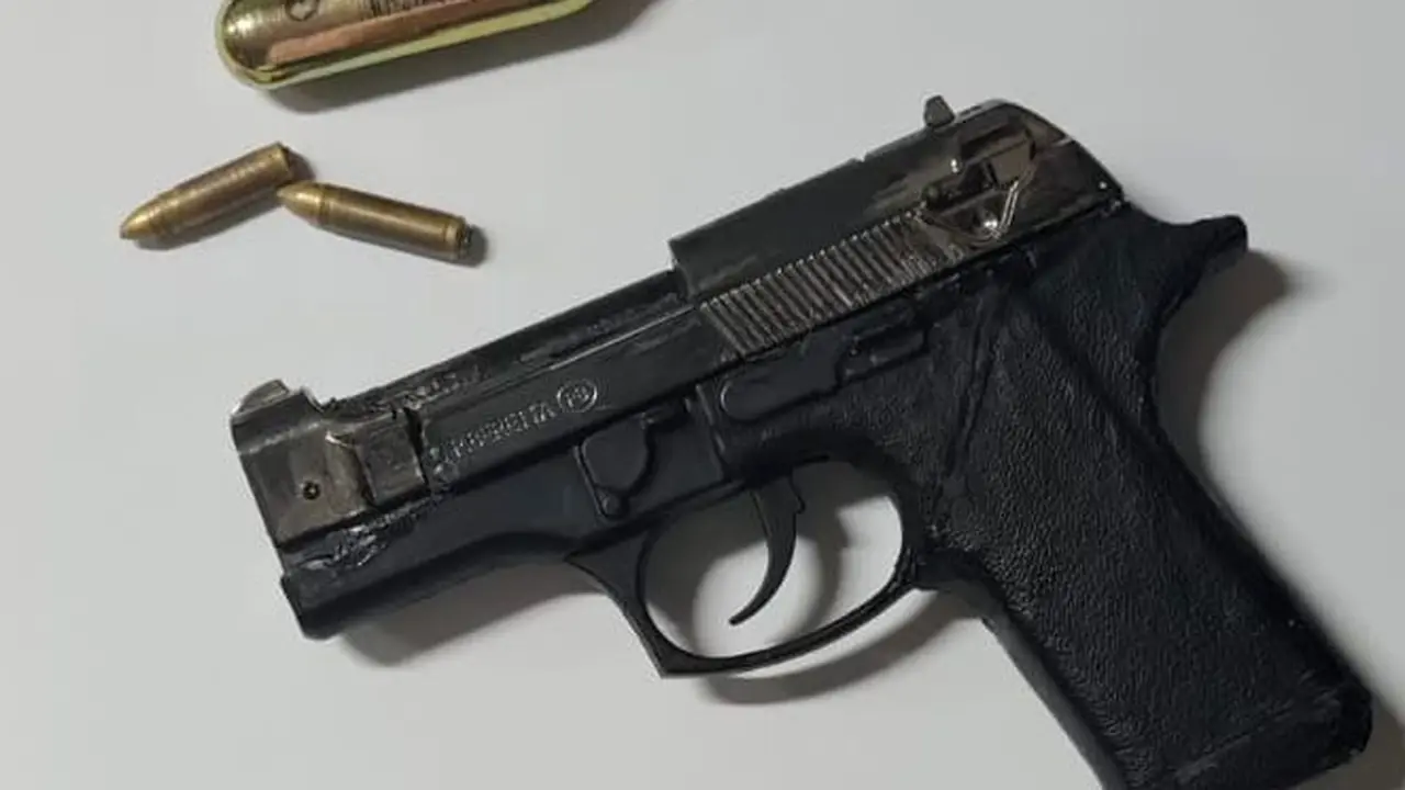 Polisi mengungkap sosok pria yang belagak koboi saat berkendara di Jalan Mampang Prapatan Raya, Jakarta Selatan. Dia adalah HHR (32) warga Bojonggede, Kabupaten Bogor.