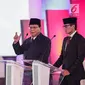 Capres dan Cawapres nomor urut 02 Prabowo Subianto-Sandiaga Uno memaparkan visi misi di Debat Pilpres 2019 pertama di Jakarta, Kamis (17/1). Debat perdana ini mengangkat tema hukum, hak asasi manusia, terorisme, dan korupsi. (Liputan6.com/Faizal Fanani)