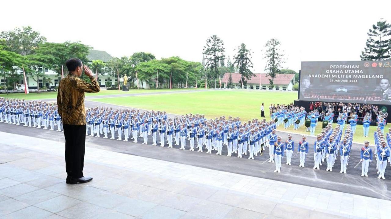 Presiden Jokowi pun berharap dengan diresmikannya Graha Utama, Akademi Militer Magelang akan makin maju.